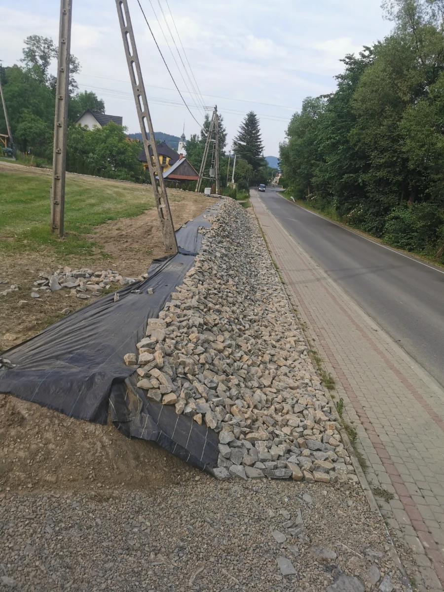 Niwelacja terenu, Usługi koparką